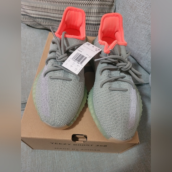 Yeezy Other - YEEZY BOOST 350, 8 MENS, FX9035